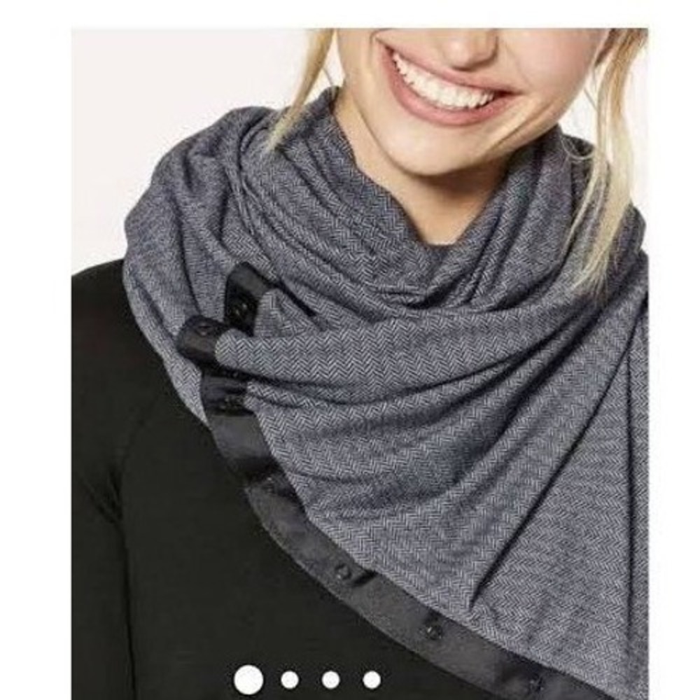 Lululemon Women Scarf OS Grey Vinyasa Herringbone Snap Multi-Way Wrap